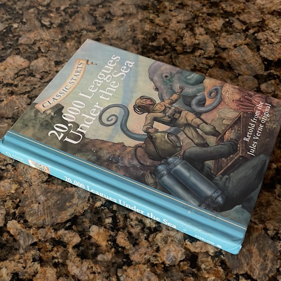 20,000 leagues under the sea hardbound book - Picture 3 of 3